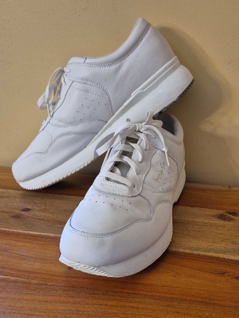 Men's Propet Life Walker White Leather Upper Lace Up Tennis Shoes - Sz. 13